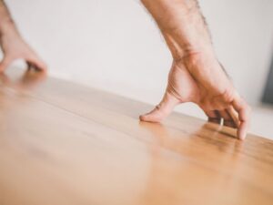 Podłogi i posadzki Lublin – układanie paneli, parkietów i wykładzin